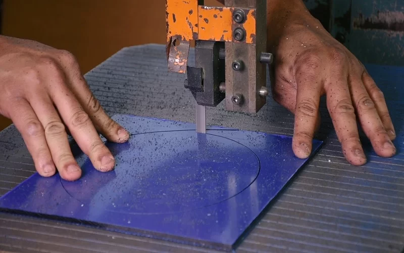 cutting-bandsaw